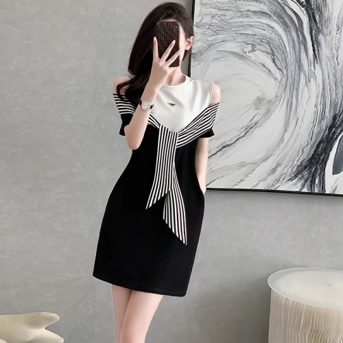 Original workmanship and design niche off-the-shoulder dress for women French socialite fake two-piece fashionable age-reducing black dress