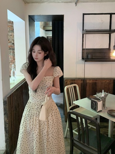 Actual shot of French-style small flying sleeves polka-dot dress, summer feminine slimming long skirt, niche design square collar