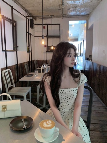 Actual shot of French-style small flying sleeves polka-dot dress, summer feminine slimming long skirt, niche design square collar