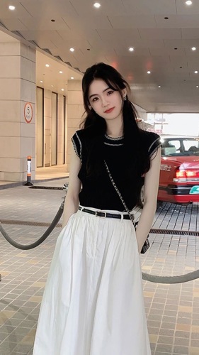 Fashionable temperament suit, new summer style, versatile, slim-fitting, small fragrant style knitted top, white skirt