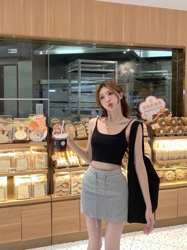 Strawberry with a little spicy self-made, good to wear! Ice silk white strapless camisole for women, summer with built-in bralette, short-sleeved top