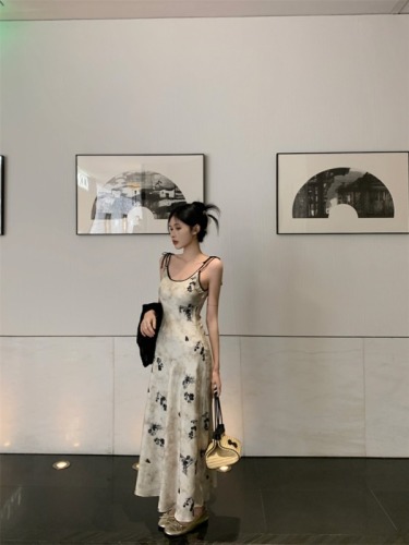 Real shot of new Chinese style ink smudged waist slimming suspender dress floral long skirt + sun protection cardigan