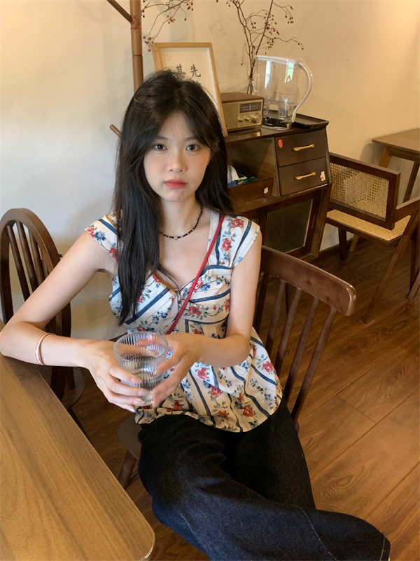 實拍度假風復古氣質碎花顯瘦吊帶襯衫女