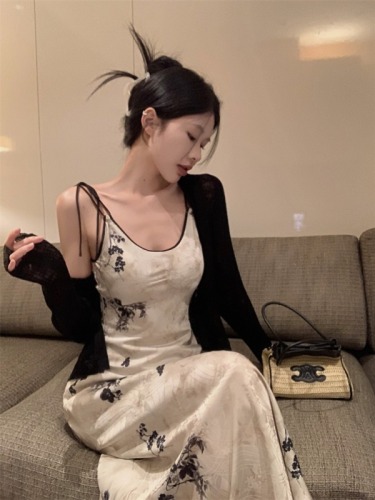 Real shot of new Chinese style ink smudged waist slimming suspender dress floral long skirt + sun protection cardigan