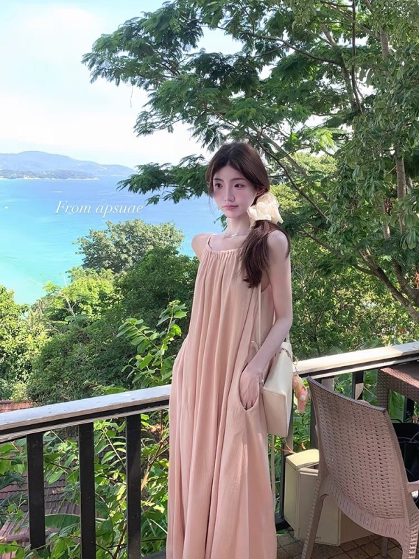 白水女海島碎片~褶皺肌理感度假吊帶裙