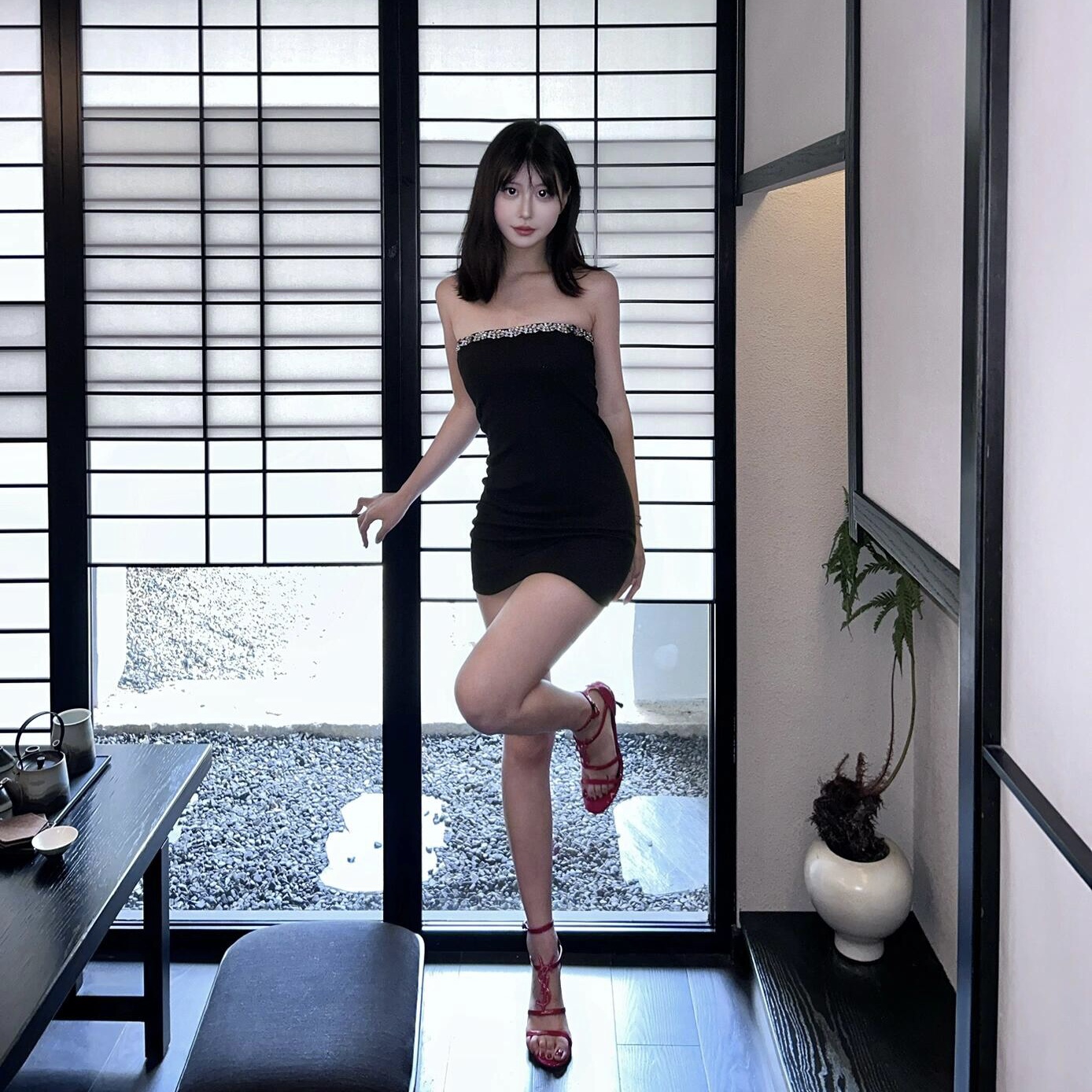 抹胸連衣裙夏季新款裙子味復古chic包臀裙閃閃水鑽一字肩小黑裙女