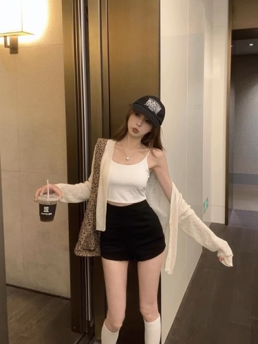 Strawberry with a little spicy self-made, good to wear! Ice silk white strapless camisole for women, summer with built-in bralette, short-sleeved top