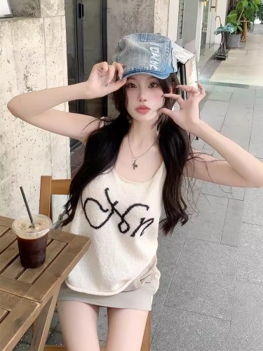 Knitted camisole women's design sense niche pure desire sweet hottie sexy sleeveless top summer women 2024 new style