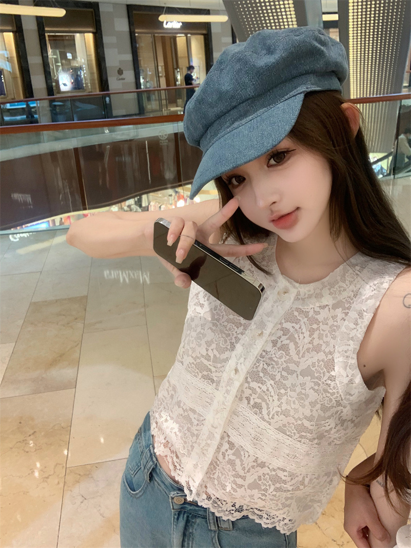 Real shot of cool-feeling lace blouse, women's sexy sleeveless vest