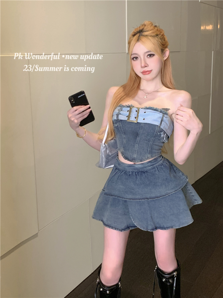 Real shot!  Hot girl denim suit, tube top, skirt, two-piece suit for women