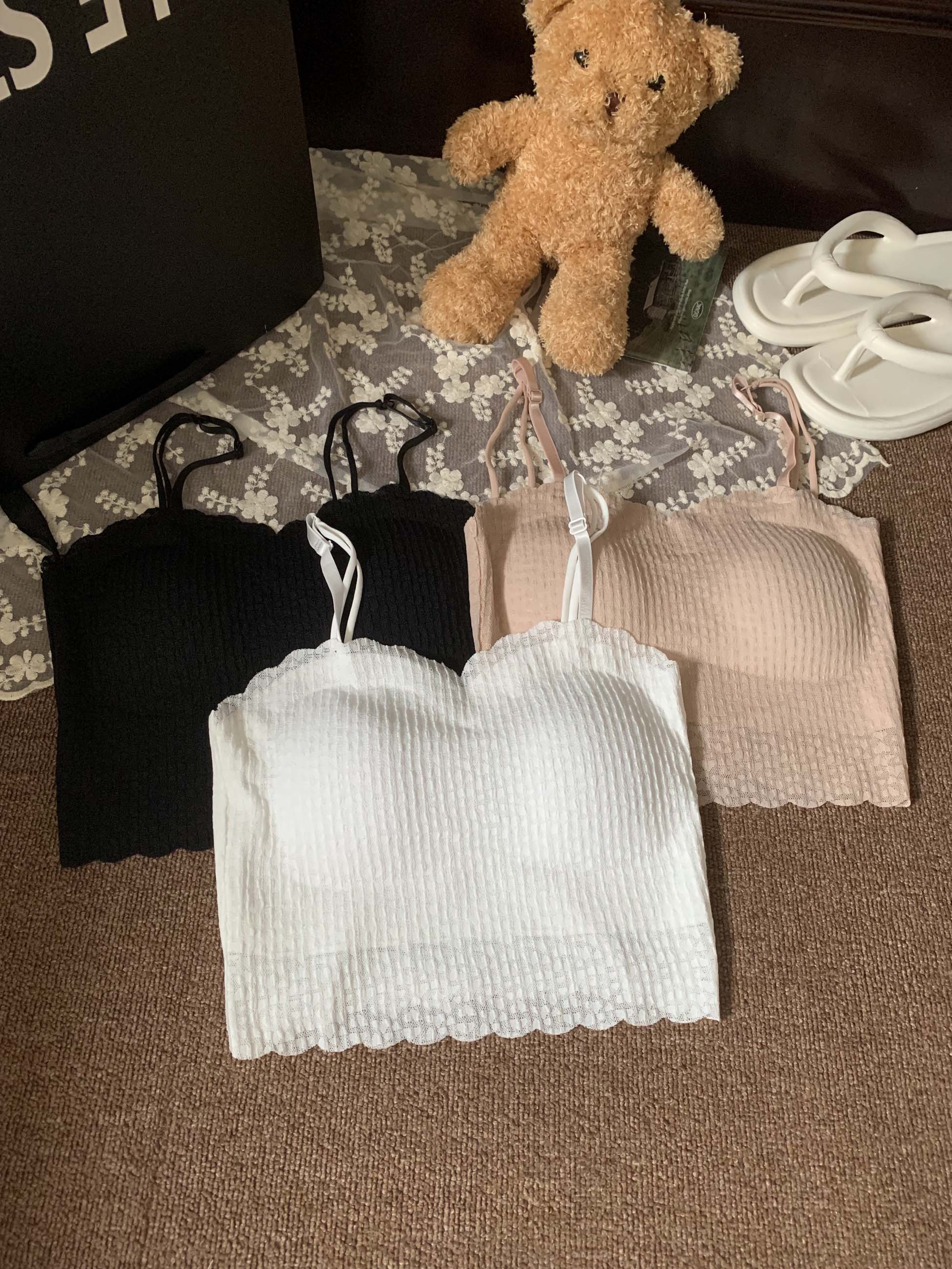 Real shot of beautiful back camisole thin lace inner bottoming bra with breast pads all-in-one tube top underwear