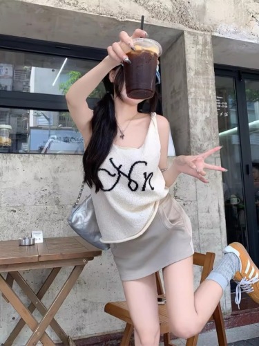 Knitted camisole women's design sense niche pure desire sweet hottie sexy sleeveless top summer women 2024 new style