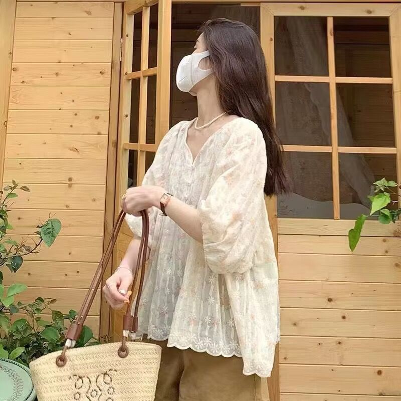 慕兔法式甜美v領碎花襯衫女夏季新款洋氣寬鬆泡泡袖中袖上衣