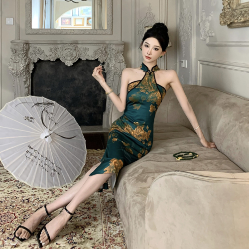 Actual shot of new women's retro Chinese style printed halter neck slim hip-covering cheongsam dress