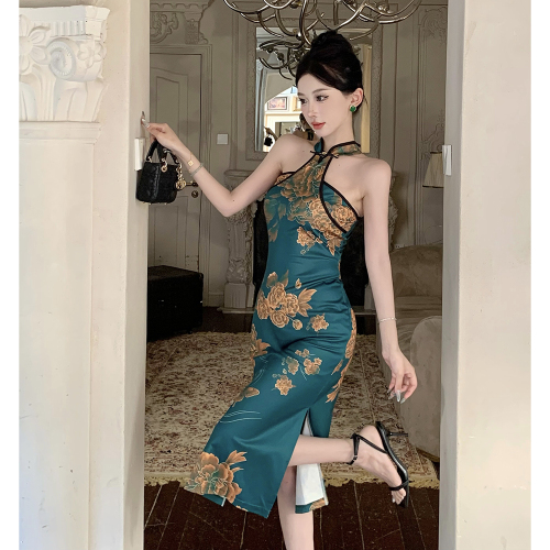 Actual shot of new women's retro Chinese style printed halter neck slim hip-covering cheongsam dress