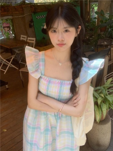 Actual shot of the new Korean style plaid small flying sleeves seaside vacation skirt with temperament waist and wide hem long skirt