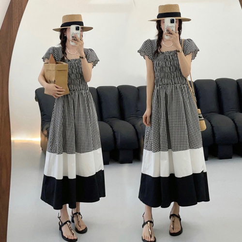 French Square Neck Flying Sleeves Plaid Dress Women's 2024 Summer New Style Waist Slimming Fashion Temperament A-Line Long Skirt