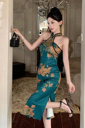 Actual shot of new women's retro Chinese style printed halter neck slim hip-covering cheongsam dress