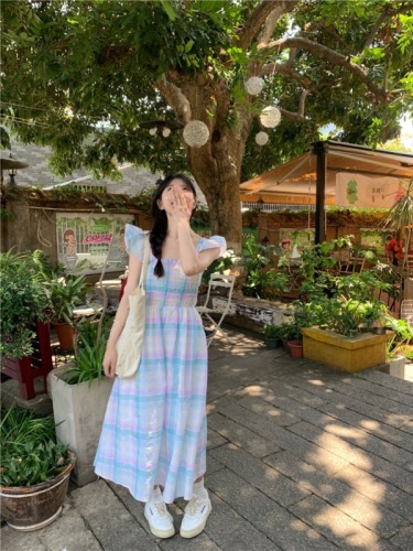 Actual shot of the new Korean style plaid small flying sleeves seaside vacation skirt with temperament waist and wide hem long skirt