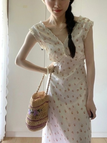 Korean retro floral dress women's summer new temperament v-neck lace waist slimming long skirt