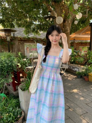 Actual shot of the new Korean style plaid small flying sleeves seaside vacation skirt with temperament waist and wide hem long skirt