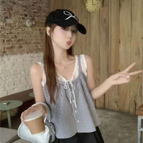 Sweet age-reducing lace-trimmed suspender top for women in summer 2024 new Korean style short plaid sleeveless vest