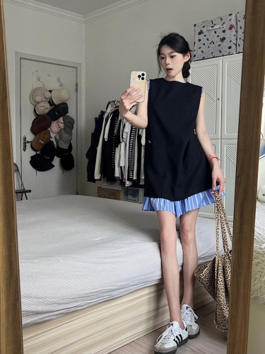 Real shot of black seaside resort dress for women, high-end summer slimming skirt