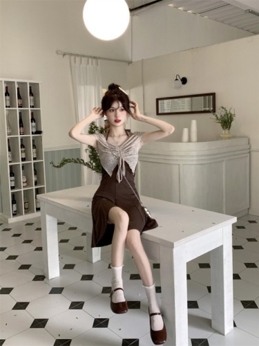 Official photo of hot girl halterneck suspender dress for women in summer, irregular drawstring slimming outer blouse and short skirt two-piece set