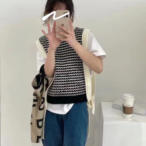 2024 early autumn new sweater black and white striped knitted vest round neck loose streamer vest worn outside