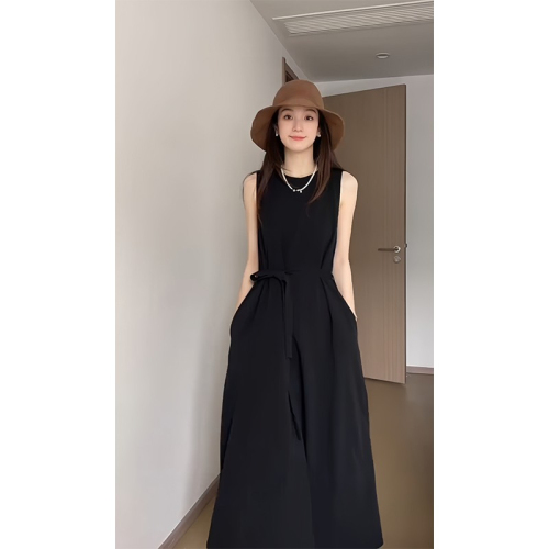 French Hepburn style high-end long skirt for women, chic and unique summer black back hollow sleeveless vest dress