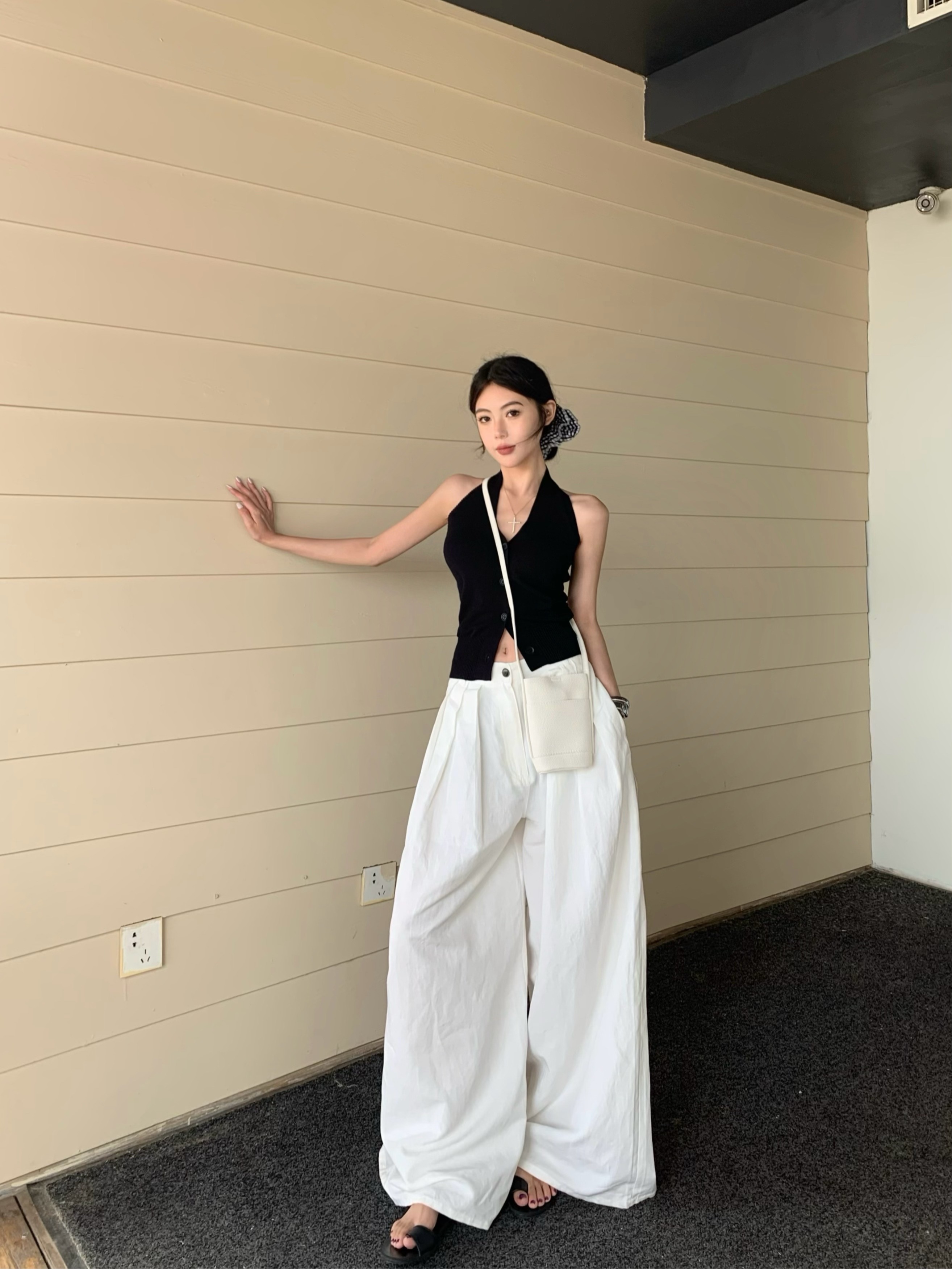 Real shot of summer niche design knitted V-neck halter vest high-waisted retro casual wide-leg linen pants