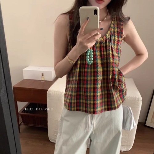 The color is absolutely brilliant~Korean version of colorful plaid contrasting U-neck fashionable age-reducing and slimming summer sleeveless vest top for women