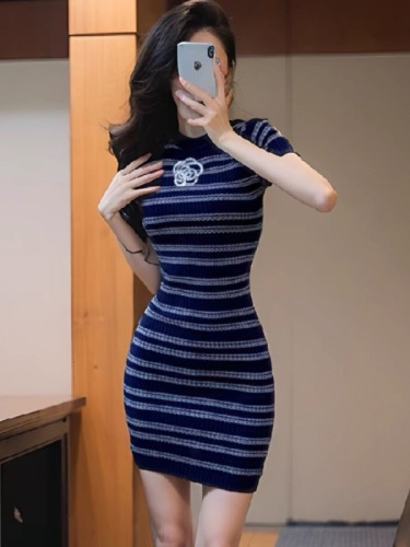 Fish Rabbit's Rabbit Round Neck Striped Knitted Dress Women's 2024 Summer Small Fragrance Style Mid-Length Skirt