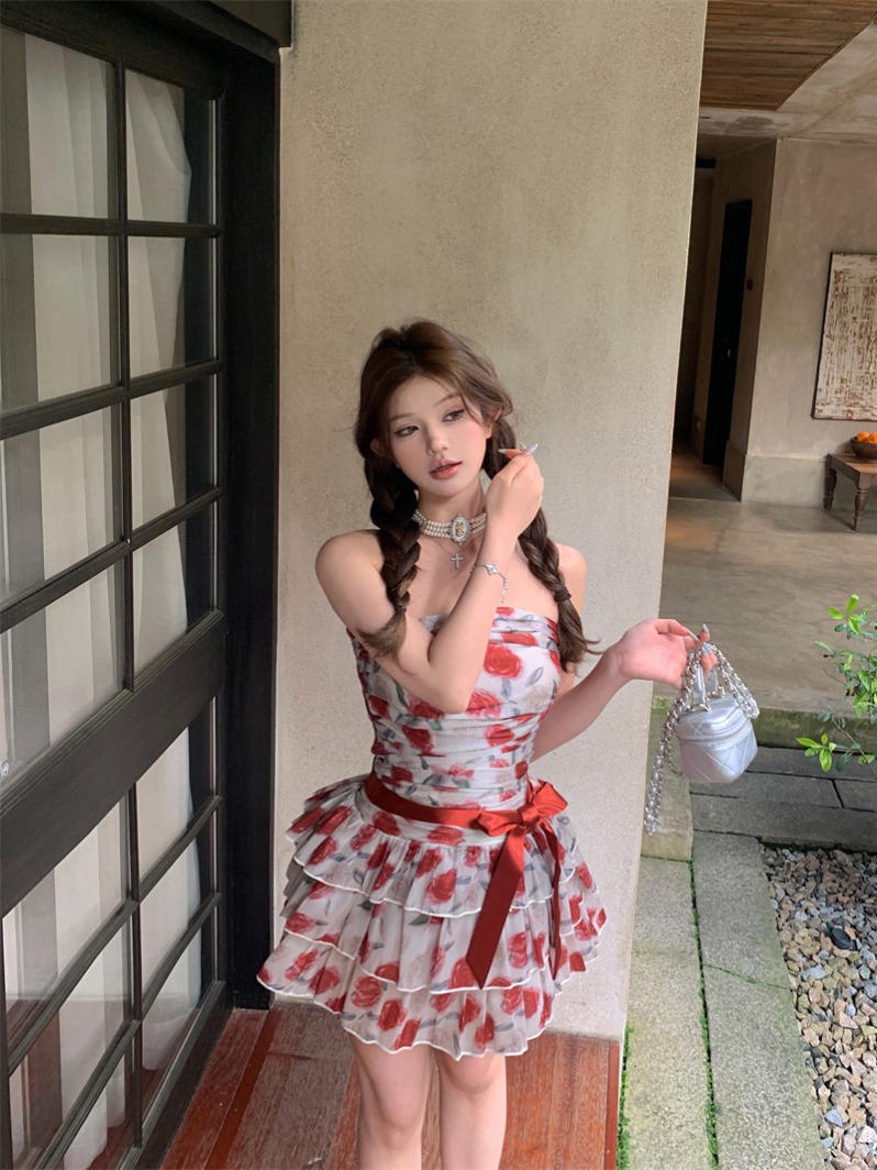 Real shot of French tube top dress for women 2024 new slimming waist and irregular hot girl A-line tutu skirt