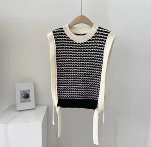 2024 early autumn new sweater black and white striped knitted vest round neck loose streamer vest worn outside