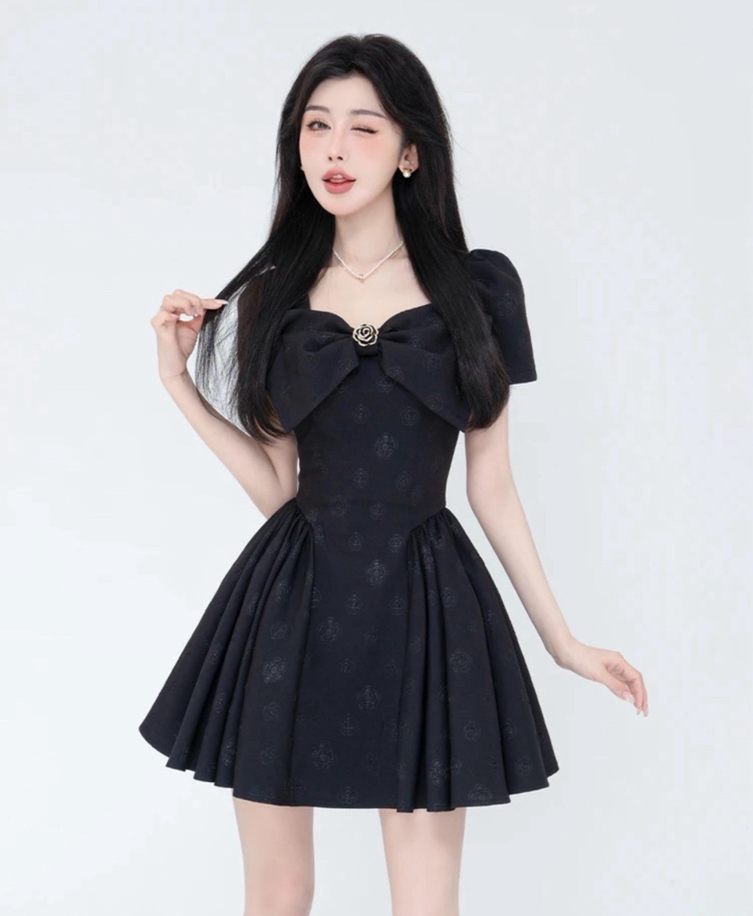 毛妮LADIESFIRST時時髦氣質夏蝴蝶帶胸墊收腰連衣裙配胸花