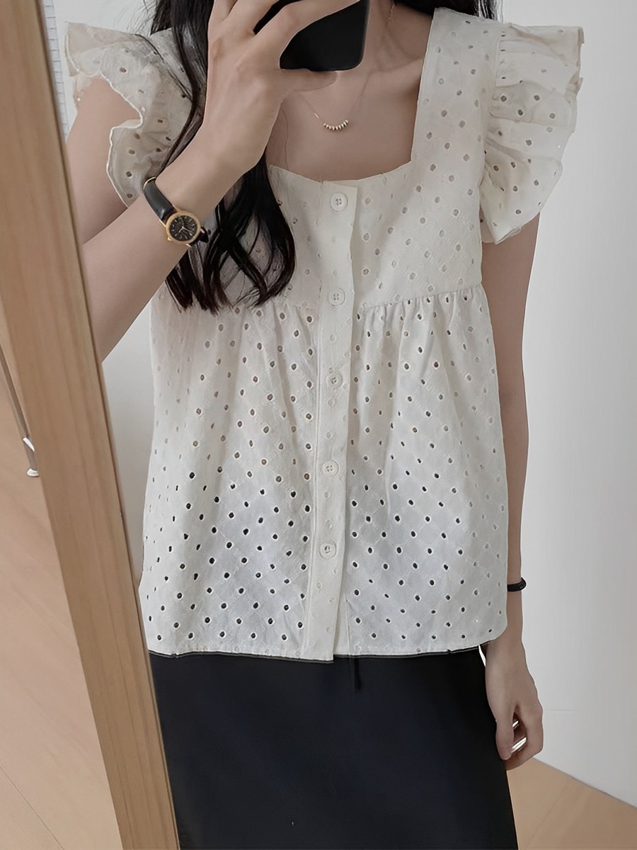 Ruffled square collar, small flying sleeves, one-row buttons, holiday style, small clear vest, lace shirt, pink slimming top for women
