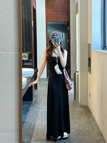 Actual shot of black suspender dress for women, new summer knitted skirt, long skirt, temperament and high-end vest dress