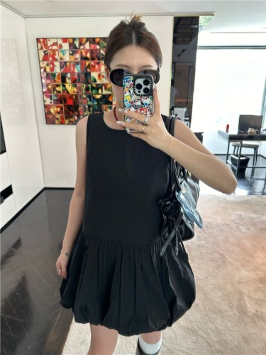 Playful Jenny 2024 summer temperament A-line puffy dress Hepburn style sleeveless little black dress