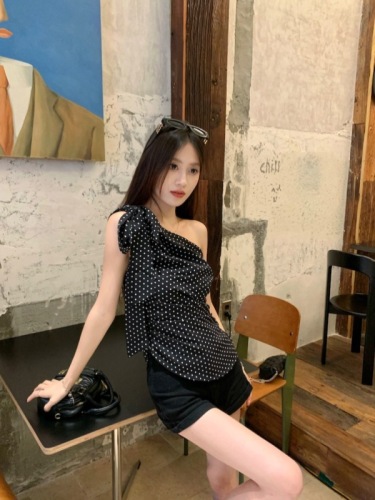 Real shot of black polka dot sleeveless vest for women summer design off-shoulder short top