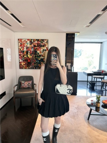 Playful Jenny 2024 summer temperament A-line puffy dress Hepburn style sleeveless little black dress