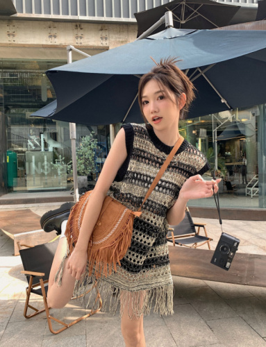 Niche retro design hollow sleeveless vest new summer contrast striped mid-length tassel top for women trendy