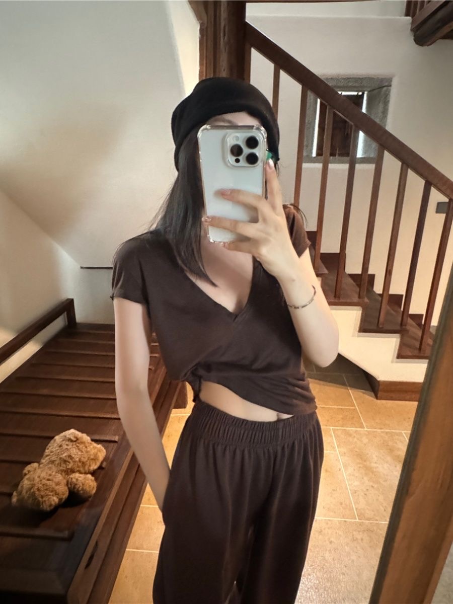 Women's 2024 New Casual Set: Retro Brown V-Neck Short-Sleeve T-Shirt and Summer High-Waist Straight Leg Walking Pants Two-Piece Set