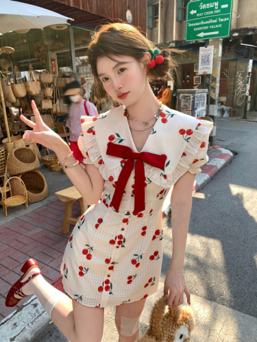 Wine-stained cherry bow dress with flying sleeves, sweet style waist slimming design, sweet and spicy printed short skirt