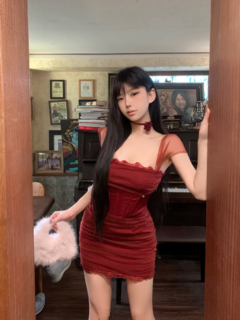 Real shot of red suspender skirt, mesh, temperament, dinner, birthday, slimming female hip skirt