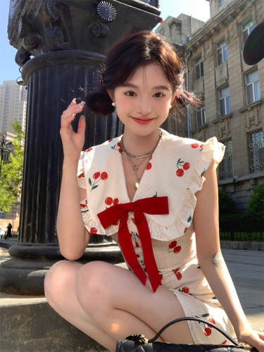 Wine-stained cherry bow dress with flying sleeves, sweet style waist slimming design, sweet and spicy printed short skirt