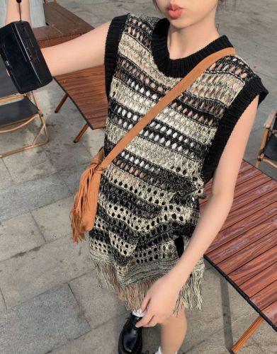 Niche retro design hollow sleeveless vest new summer contrast striped mid-length tassel top for women trendy