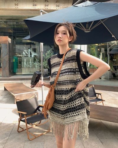 Niche retro design hollow sleeveless vest new summer contrast striped mid-length tassel top for women trendy