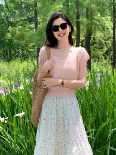 Summer clothes are paired with a complete set of street-breaking age-reducing fashion pink short-sleeved floral suit skirt 2024 new summer women's clothing