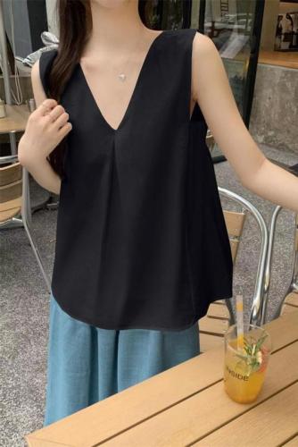 Summer new Korean style v-neck vest for women, chic and slimming belly-covering French sleeveless top, real shot of high-end style